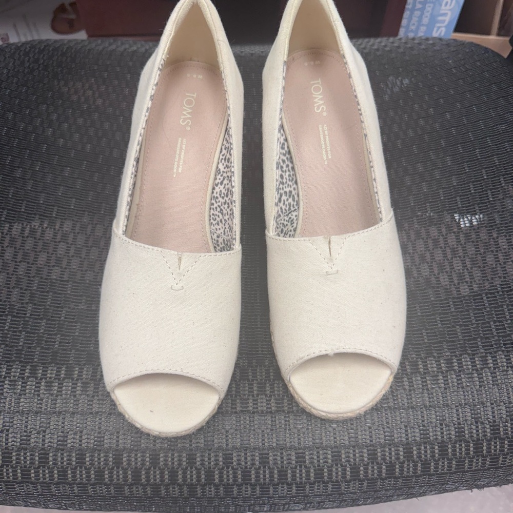 TOMS Women's Cream Peep Toe Shoes